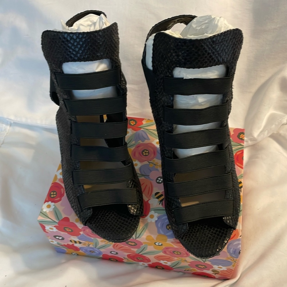 Authentic Guess Python Embossed Caged Pumps Size … - image 3